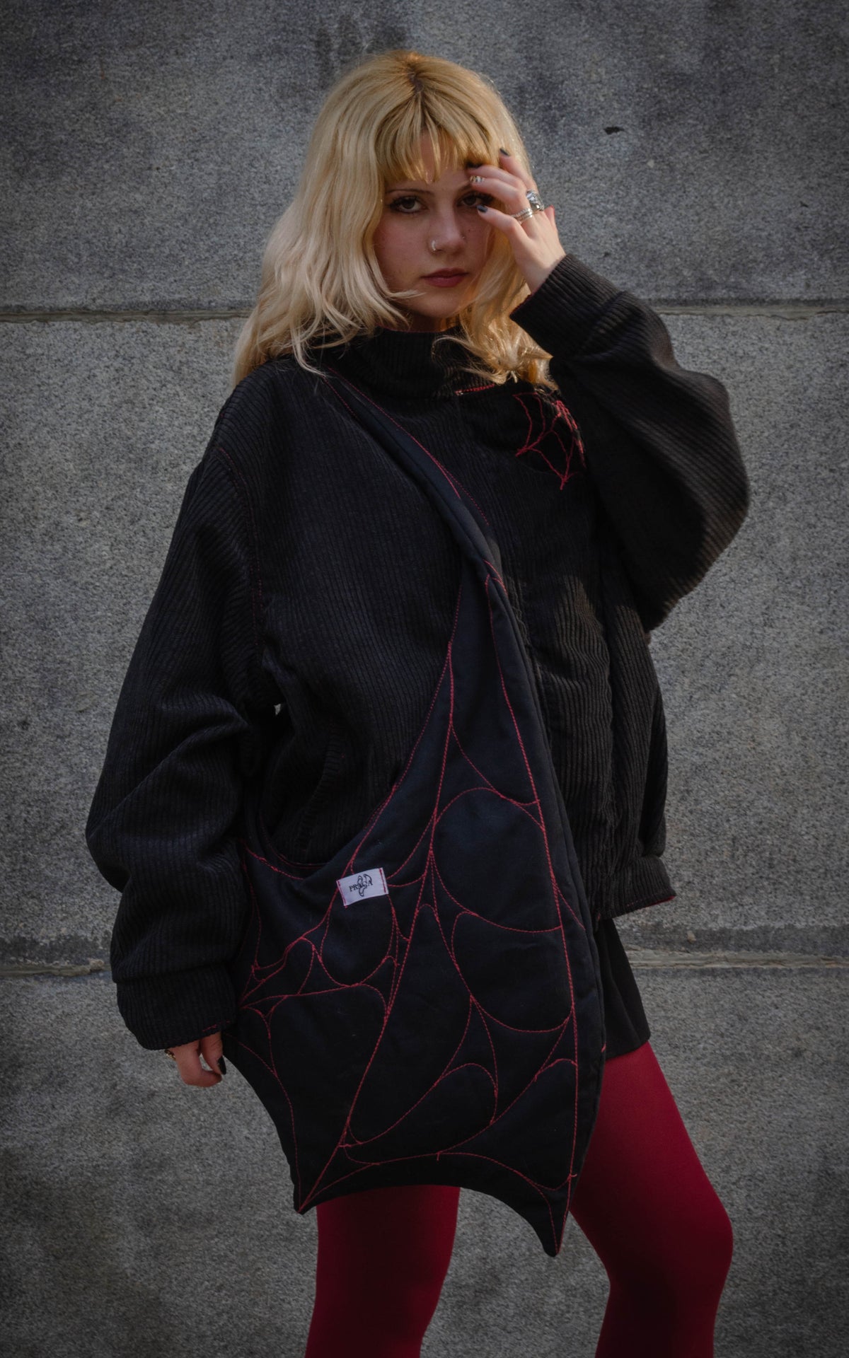 BOLSA LATRODECTUS MACTANS