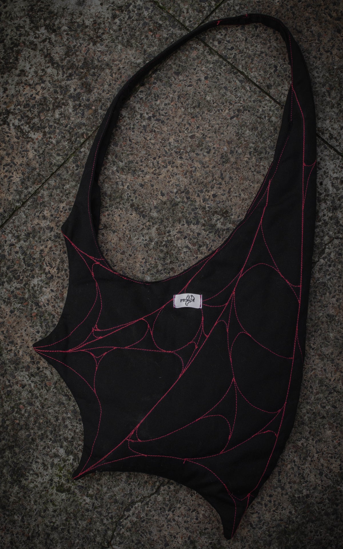 BOLSA LATRODECTUS MACTANS